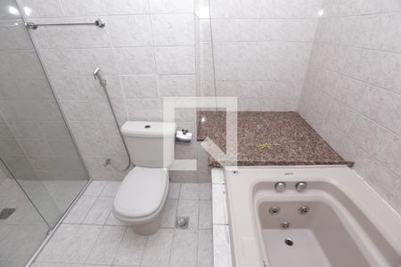 Casa à venda com 392m², 3 quartos e 5 vagasBanheiro da Suíte