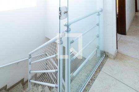Escada de casa para alugar com 2 quartos, 130m² em Sapopemba, São Paulo
