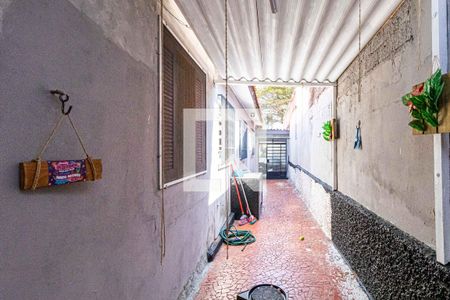 Casa à venda com 180m², 3 quartos e 2 vagasCorredor lateral