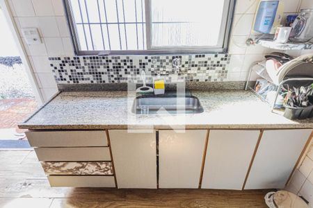 Casa à venda com 180m², 3 quartos e 2 vagasCozinha