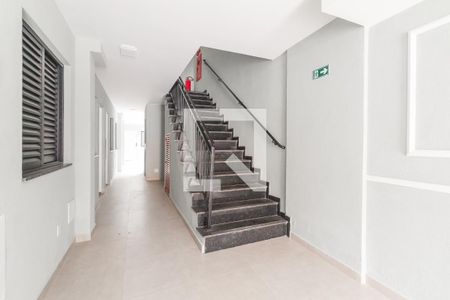 Apartamento para alugar com 44m², 2 quartos e sem vagaEscada de acesso