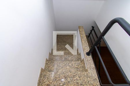 Casa à venda com 95m², 3 quartos e 2 vagasEscada