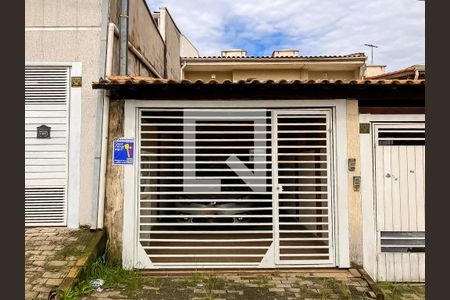 Casa à venda com 95m², 3 quartos e 2 vagasFachada