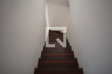 Escada de casa à venda com 3 quartos, 136m² em Jardim Maria Rosa, Taboão da Serra