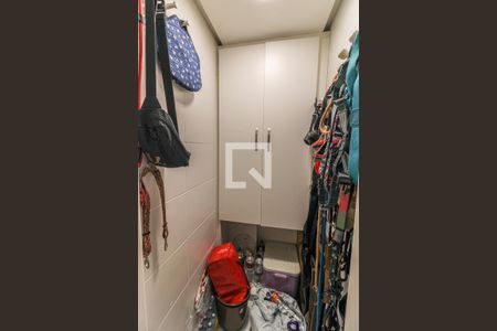 Apartamento à venda com 145m², 3 quartos e 2 vagas Apartamento à venda com 145m², 3 quartos e 2 vagasCozinha e Área de Serviço - Despensa