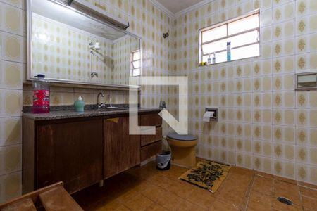 Casa à venda com 225m², 4 quartos e 2 vagasCasa 1 - Banheiro 2