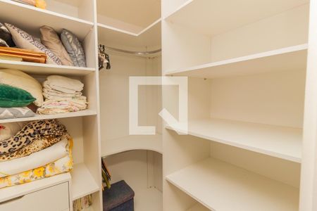 Apartamento à venda com 212m², 3 quartos e 2 vagas Apartamento à venda com 212m², 3 quartos e 2 vagasCloset
