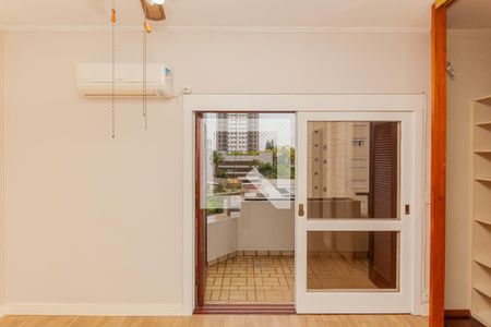 Apartamento à venda com 212m², 3 quartos e 2 vagas Apartamento à venda com 212m², 3 quartos e 2 vagasSuíte