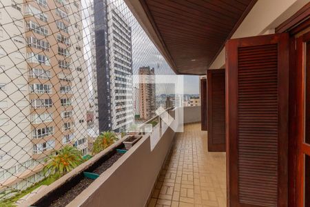 Apartamento à venda com 212m², 3 quartos e 2 vagas Apartamento à venda com 212m², 3 quartos e 2 vagasSacada