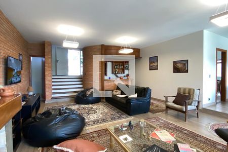 Casa de condomínio à venda com 350m², 3 quartos e 6 vagasSala