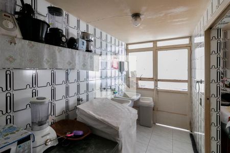 Casa à venda com 360m², 4 quartos e 4 vagas Casa à venda com 360m², 4 quartos e 4 vagasCozinha e Área de Serviço