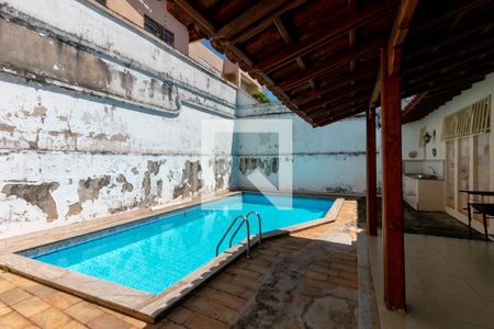 Casa à venda com 360m², 4 quartos e 4 vagas Casa à venda com 360m², 4 quartos e 4 vagasPiscina