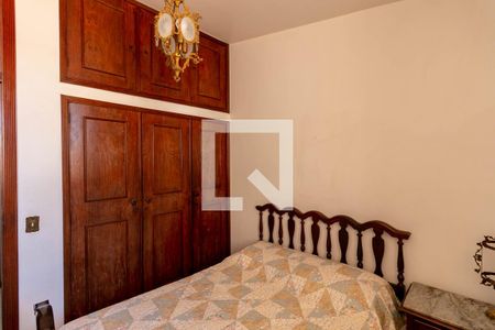 Casa à venda com 360m², 4 quartos e 4 vagas Casa à venda com 360m², 4 quartos e 4 vagasQuarto 1