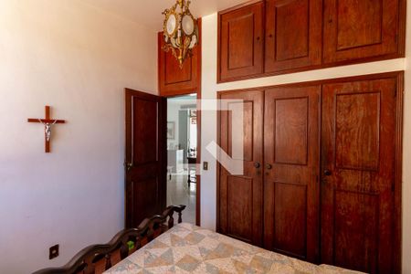 Casa à venda com 360m², 4 quartos e 4 vagas Casa à venda com 360m², 4 quartos e 4 vagasQuarto 1