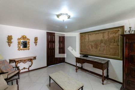Sala de casa para alugar com 4 quartos, 360m² em Álvaro Camargos, Belo Horizonte