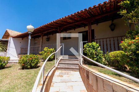 Casa à venda com 360m², 4 quartos e 4 vagas Casa à venda com 360m², 4 quartos e 4 vagasEntrada
