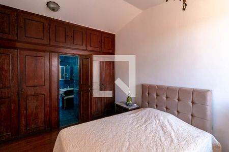 Casa à venda com 360m², 4 quartos e 4 vagas Casa à venda com 360m², 4 quartos e 4 vagasQuarto Suíte