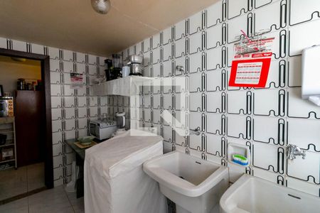 Casa à venda com 360m², 4 quartos e 4 vagas Casa à venda com 360m², 4 quartos e 4 vagasCozinha e Área de Serviço