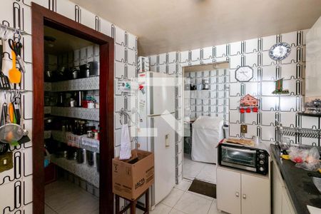 Casa à venda com 360m², 4 quartos e 4 vagas Casa à venda com 360m², 4 quartos e 4 vagasCozinha e Área de Serviço