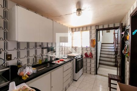 Casa à venda com 360m², 4 quartos e 4 vagas Casa à venda com 360m², 4 quartos e 4 vagasCozinha e Área de Serviço