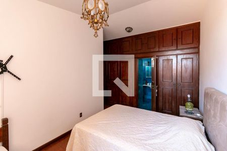 Casa à venda com 360m², 4 quartos e 4 vagas Casa à venda com 360m², 4 quartos e 4 vagasQuarto Suíte
