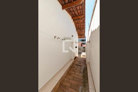 Casa à venda com 360m², 4 quartos e 4 vagas Casa à venda com 360m², 4 quartos e 4 vagasCozinha e Área de Serviço