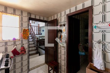 Casa à venda com 360m², 4 quartos e 4 vagas Casa à venda com 360m², 4 quartos e 4 vagasCozinha e Área de Serviço
