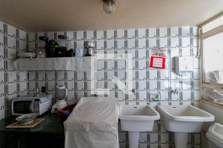 Casa à venda com 360m², 4 quartos e 4 vagas Casa à venda com 360m², 4 quartos e 4 vagasCozinha e Área de Serviço