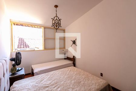 Casa à venda com 360m², 4 quartos e 4 vagas Casa à venda com 360m², 4 quartos e 4 vagasQuarto Suíte
