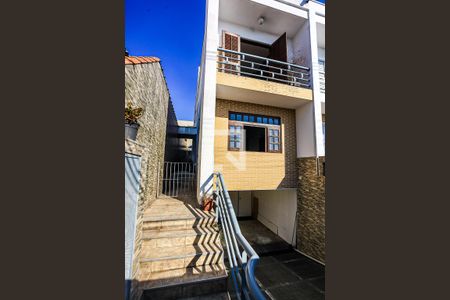 Casa à venda com 223m², 3 quartos e 4 vagasFachada Interna