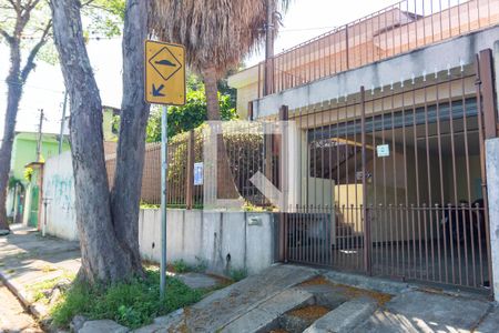 Casa à venda com 300m², 3 quartos e 1 vaga Casa à venda com 300m², 3 quartos e 1 vagaFachada