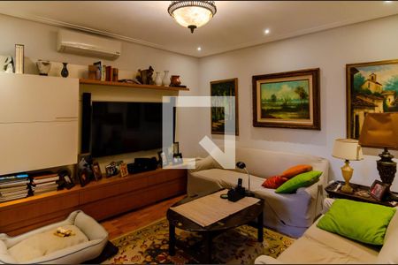 Casa para alugar com 1500m², 3 quartos e 2 vagas Casa para alugar com 1500m², 3 quartos e 2 vagasSala de TV