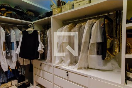 Casa para alugar com 1500m², 3 quartos e 2 vagas Casa para alugar com 1500m², 3 quartos e 2 vagasCloset da Suíte