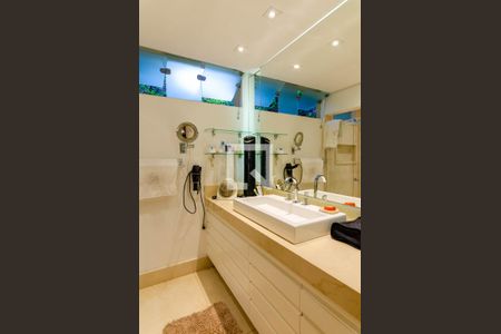 Casa para alugar com 1500m², 3 quartos e 2 vagas Casa para alugar com 1500m², 3 quartos e 2 vagasBanheiro