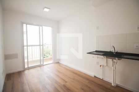 sala / cozinha  de apartamento para alugar com 1 quarto, 29m² em Parque Vitória, São Paulo
