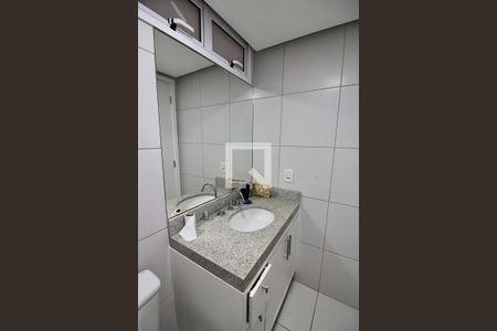 Apartamento à venda com 77m², 2 quartos e 2 vagasBanheiro da Suíte