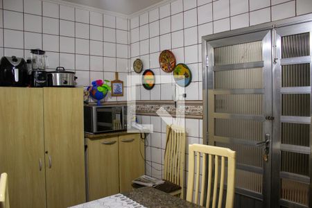 Casa à venda com 528m², 6 quartos e 3 vagas Casa à venda com 528m², 6 quartos e 3 vagasCozinha