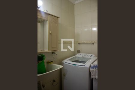 Casa à venda com 528m², 6 quartos e 3 vagas Casa à venda com 528m², 6 quartos e 3 vagasÁrea de Serviço / Banheiro