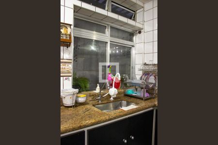 Casa à venda com 528m², 6 quartos e 3 vagas Casa à venda com 528m², 6 quartos e 3 vagasCozinha