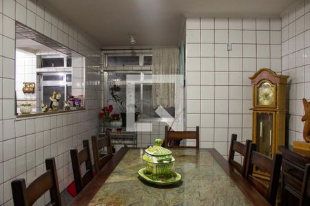 Casa à venda com 528m², 6 quartos e 3 vagas Casa à venda com 528m², 6 quartos e 3 vagasCozinha