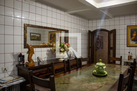 Casa à venda com 528m², 6 quartos e 3 vagas Casa à venda com 528m², 6 quartos e 3 vagasCozinha