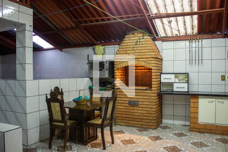 Casa à venda com 528m², 6 quartos e 3 vagas Casa à venda com 528m², 6 quartos e 3 vagasÁrea comum - Churrasqueira