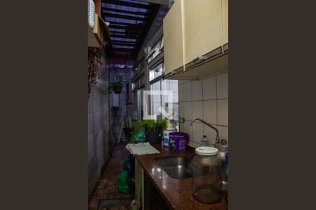 Casa à venda com 528m², 6 quartos e 3 vagas Casa à venda com 528m², 6 quartos e 3 vagasÁrea de Serviço