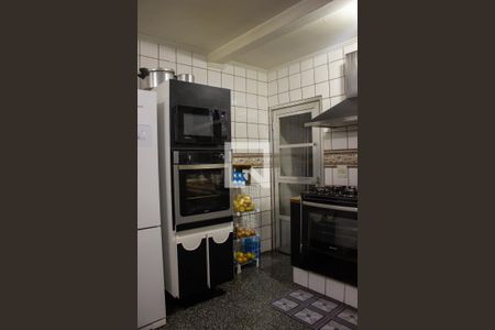 Casa à venda com 528m², 6 quartos e 3 vagas Casa à venda com 528m², 6 quartos e 3 vagasCozinha