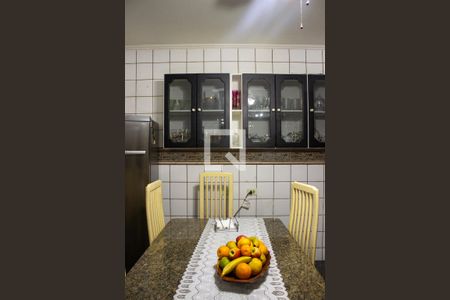 Casa à venda com 528m², 6 quartos e 3 vagas Casa à venda com 528m², 6 quartos e 3 vagasCozinha