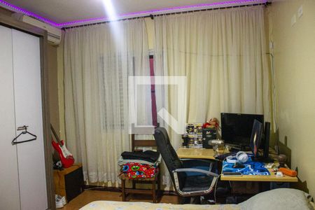 Casa à venda com 528m², 6 quartos e 3 vagas Casa à venda com 528m², 6 quartos e 3 vagasQuarto 2