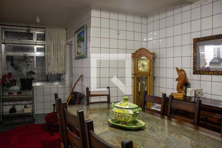 Casa à venda com 528m², 6 quartos e 3 vagas Casa à venda com 528m², 6 quartos e 3 vagasCozinha