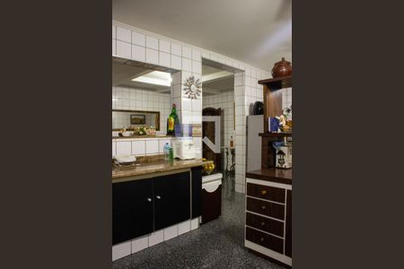 Casa à venda com 528m², 6 quartos e 3 vagas Casa à venda com 528m², 6 quartos e 3 vagasCozinha