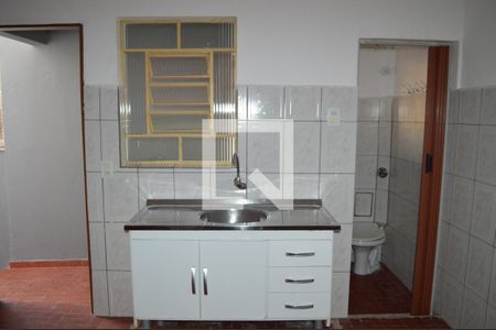 Cozinha de casa para alugar com 1 quarto, 45m² em Parque Sao Rafael, São Paulo