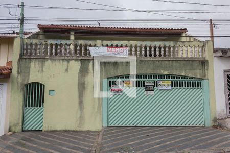 Casa à venda com 255m², 4 quartos e 3 vagasFachada